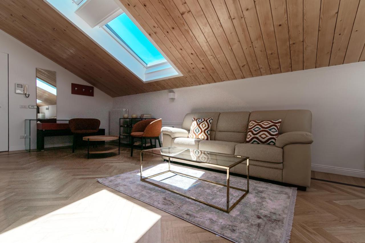 Attic 64 - The House Of Travelers Apartment Комо Екстериор снимка
